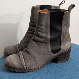 P. Monjo Leather Ankle gray heeled booties size 38. VGUC